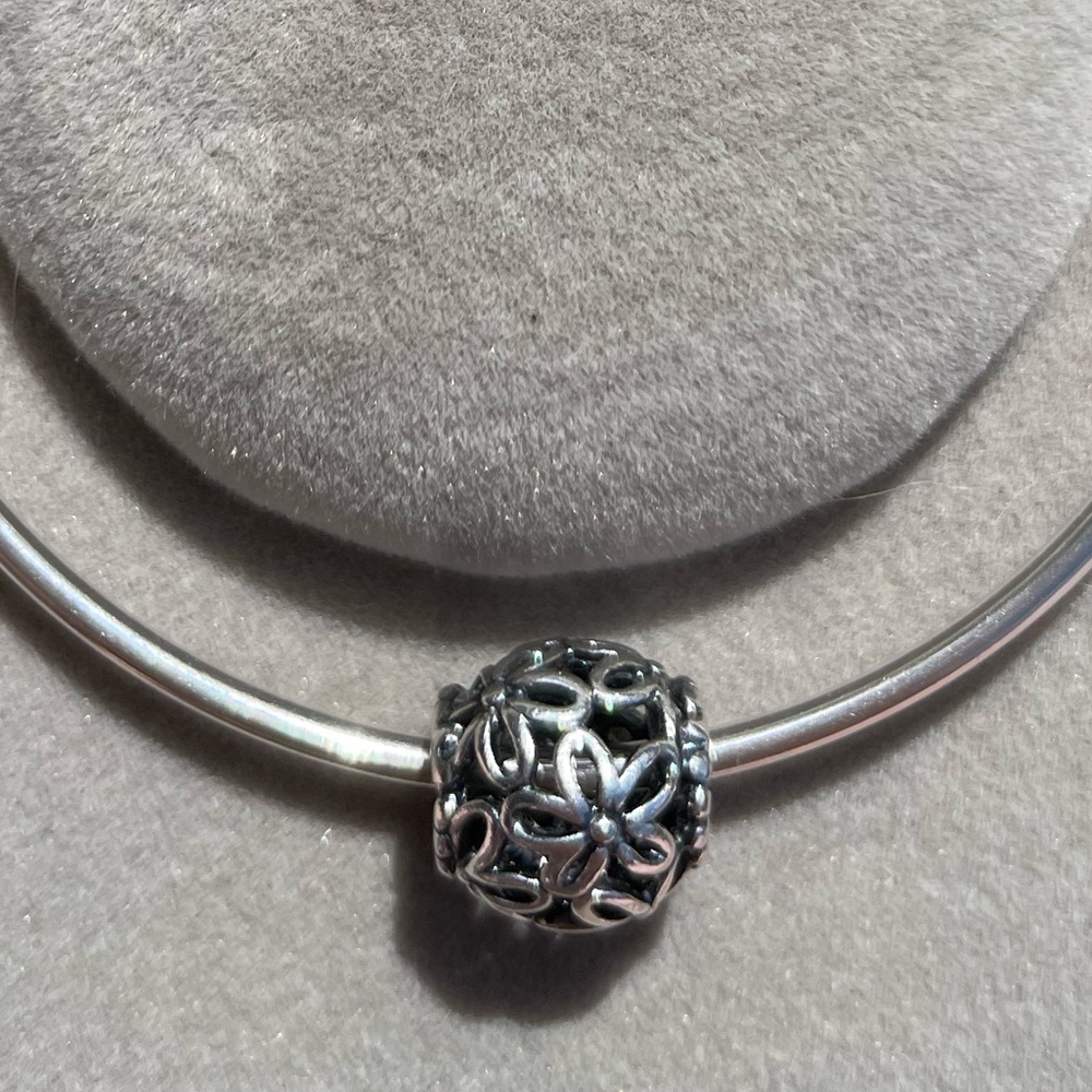 🌸 Pandora Daisy charm